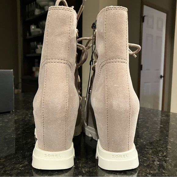 New Sorel Joan Of Arctic Wedge III Lace Boot, Waterproof Suede Lace-Up Booties - Picture 5 of 16